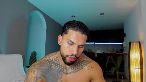 Snapshot of joe_esthetic chatting on February 20, 3:01 am joe_esthetic online show from February 20, 3:01 am