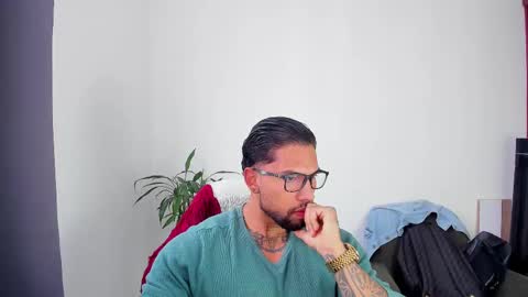 Snapshot of joe_esthetic chatting on October 16, 1:00 pm joe_esthetic online show from October 16, 1:00 pm