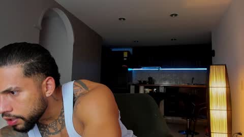 Snapshot of joe_esthetic chatting on February 4, 11:27 pm joe_esthetic online show from February 4, 11:27 pm