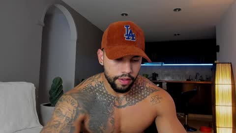 Snapshot of joe_esthetic chatting on February 3, 11:47 pm joe_esthetic online show from February 3, 11:47 pm