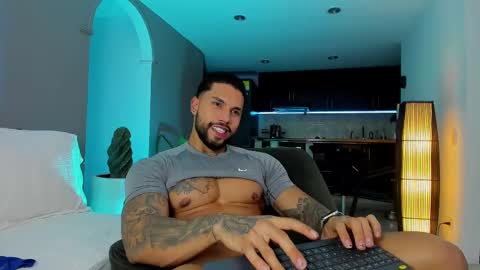 Snapshot of joe_esthetic chatting on February 11, 1:41 am joe_esthetic online show from February 11, 1:41 am