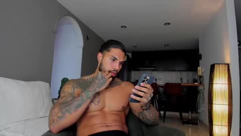 Snapshot of joe_esthetic chatting on September 27, 9:23 pm joe_esthetic online show from September 27, 9:23 pm