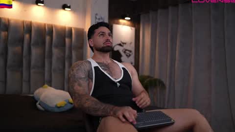 john online show from June 6, 11:38 am