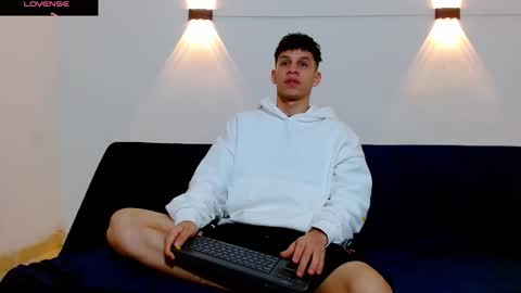 john_ssnow29 online show from December 20, 10:55 am