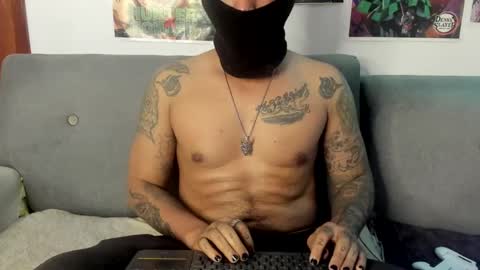 Snapshot of johncarrie chatting on February 28, 6:32 am John carrie Independent Help me reach my goal 100 likes and 10000 followers online show from February 28, 6:32 am