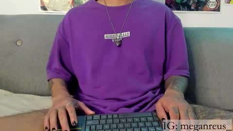 Snapshot of johncarrie chatting on March 9, 4:49 am John carrie Independent Help me reach my goal 100 likes and 10000 followers online show from March 9, 4:49 am