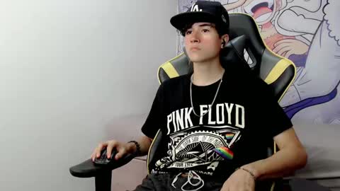 Snapshot of johnny_cagee chatting on January 17, 4:17 am johnny_cagee online show from January 17, 4:17 am