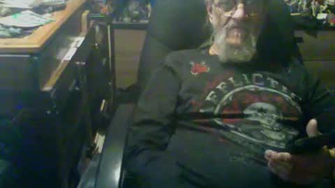 Snapshot of johnnyshung1 chatting on November 1, 4:28 pm johnnyshung1 online show from November 1, 4:28 pm