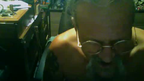 Snapshot of johnnyshung1 chatting on October 10, 11:38 am johnnyshung1 online show from October 10, 11:38 am