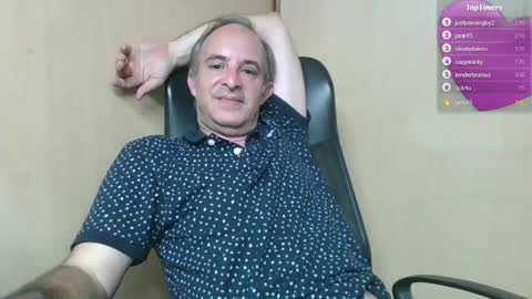 Snapshot of johnq_23 chatting on December 13, 4:16 pm John online show from December 13, 4:16 pm