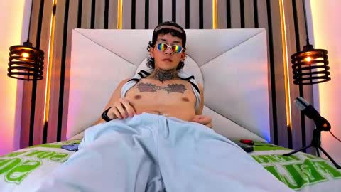 johnsonisaac94  online show from March 7, 5:18 am