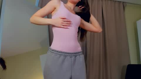 Snapshot of jolenerappleye chatting on October 3, 7:05 am Emma online show from October 3, 7:05 am