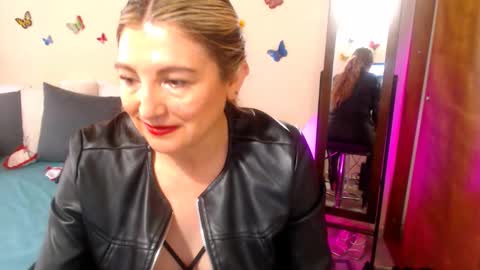 Jolie Mature online show from October 12, 9:27 pm