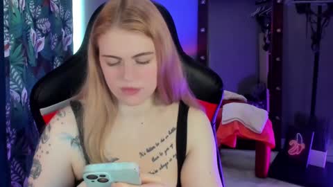 Snapshot of jolly_doll_ chatting on February 21, 3:56 am Jolly online show from February 21, 3:56 am