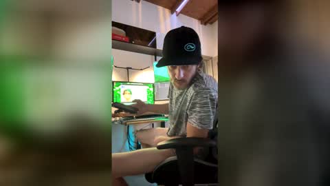jon249434 online show from May 11, 4:04 pm