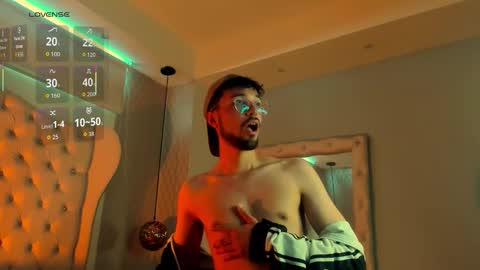 JonnyGreey online show from December 19, 7:09 pm