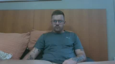 jonoy1995 online show from December 2, 7:41 am