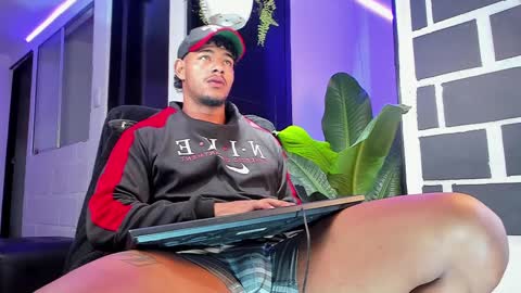 JordanParis online show from February 15, 12:54 pm