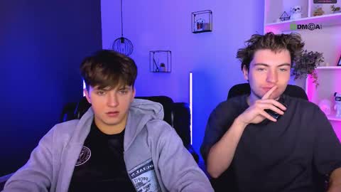 joseph_bear_ online show from February 1, 9:39 am