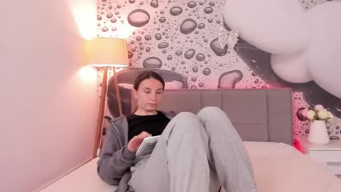 Josephine online show from April 21, 12:23 pm