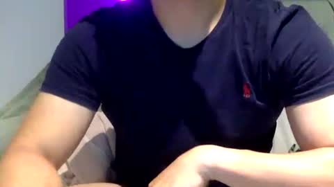 joshasian0713 online show from December 4, 11:21 am