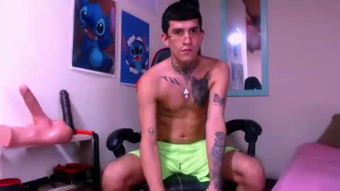josue_linares online show from March 14, 7:18 pm