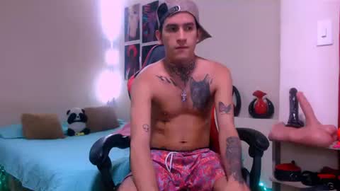 josue_linares online show from March 18, 3:23 am