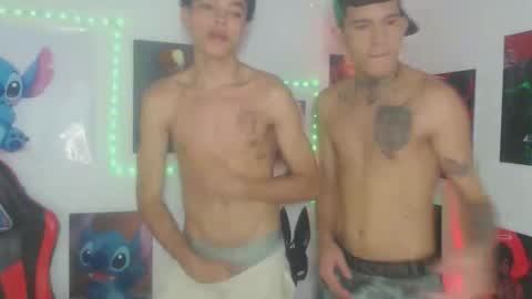 josue_linares online show from November 18, 4:48 am