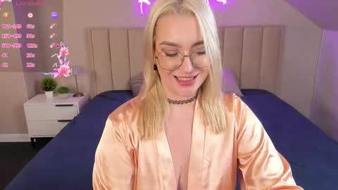 Vickie online show from October 17, 10:08 am