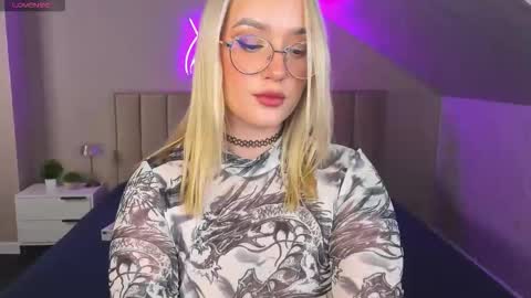 Vickie online show from October 16, 10:04 am