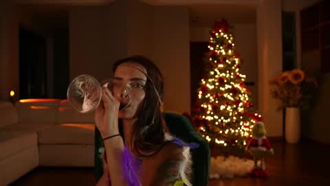 Snapshot of jseductiveart chatting on December 3, 10:56 pm Jennifer Diaz online show from December 3, 10:56 pm