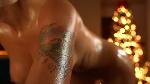 Snapshot of jseductiveart chatting on December 7, 2:03 am Jennifer Diaz online show from December 7, 2:03 am
