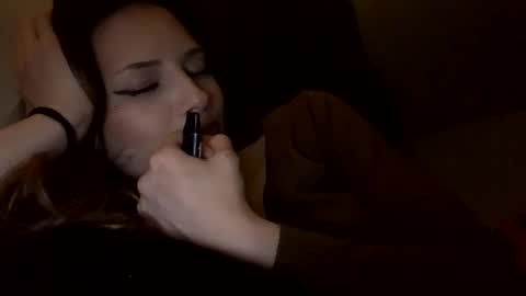 Xoxojilly online show from January 8, 8:20 am