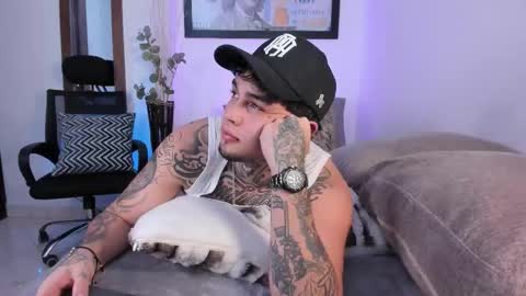 juan_alvarez18 online show from October 2, 3:16 am