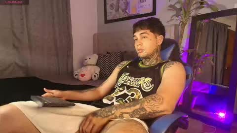 juan_alvarez18 online show from February 27, 4:38 am