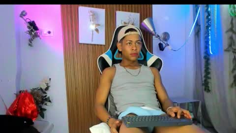 Snapshot of juan_contreras7 chatting on October 10, 11:27 am juan_contreras7 online show from October 10, 11:27 am
