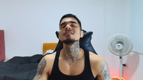 juan_gomez_1 online show from November 27, 1:02 am