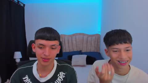 Snapshot of juan_nd_steven chatting on October 9, 4:51 am JuanSteven online show from October 9, 4:51 am