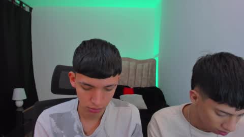 Snapshot of juan_nd_steven chatting on September 27, 7:17 am JuanSteven online show from September 27, 7:17 am