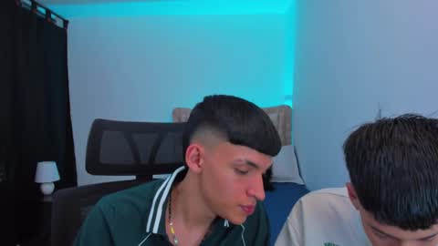 Snapshot of juan_nd_steven chatting on October 4, 4:21 am JuanSteven online show from October 4, 4:21 am