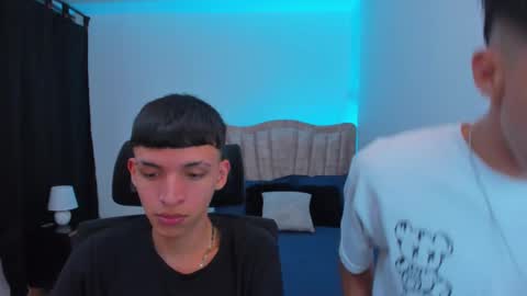 Snapshot of juan_nd_steven chatting on October 7, 4:30 am JuanSteven online show from October 7, 4:30 am