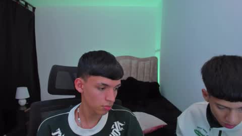 Snapshot of juan_nd_steven chatting on September 13, 4:48 am JuanSteven online show from September 13, 4:48 am