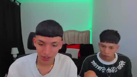 Snapshot of juan_nd_steven chatting on October 3, 4:10 am JuanSteven online show from October 3, 4:10 am