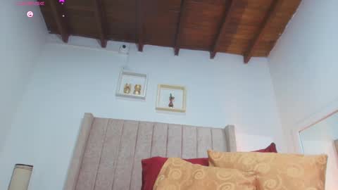 Snapshot of juana_240 chatting on February 18, 10:14 pm Lau follow online show from February 18, 10:14 pm
