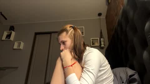 Lola online show from October 25, 4:40 pm