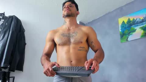 Juan Esteban online show from March 10, 1:59 pm