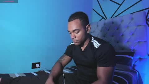 independent model online show from March 30, 5:35 pm