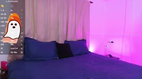 Snapshot of juanitablue chatting on October 6, 3:41 pm Blue online show from October 6, 3:41 pm