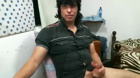Snapshot of juanito2727 chatting on February 3, 1:41 am amor online show from February 3, 1:41 am