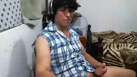Snapshot of juanito2727 chatting on December 7, 4:15 am amor online show from December 7, 4:15 am